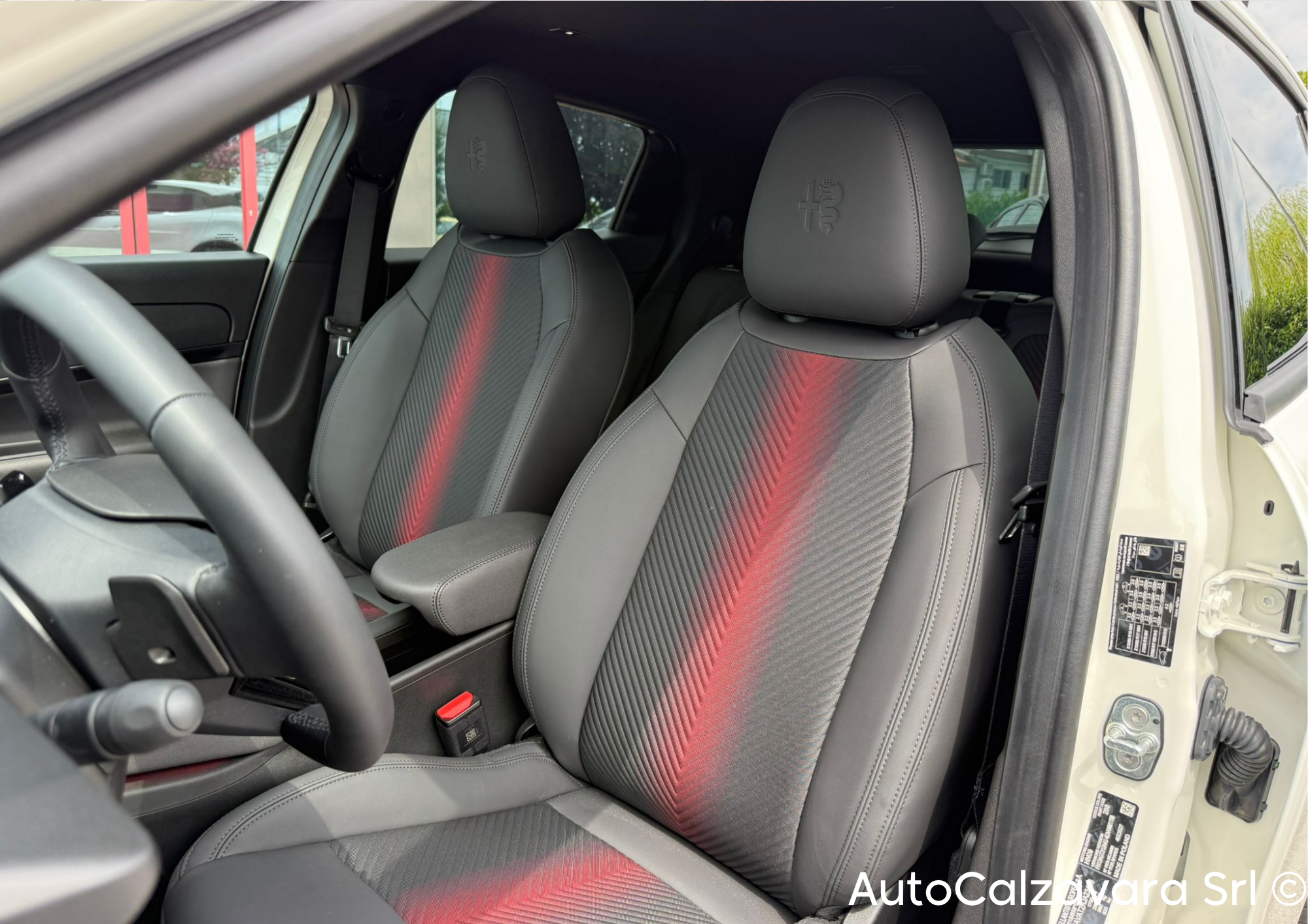 Alfa Romeo Junior 1.2 145 CV Hybrid eDCT6 Speciale / BIANCO SEMPIONE / RJA22454