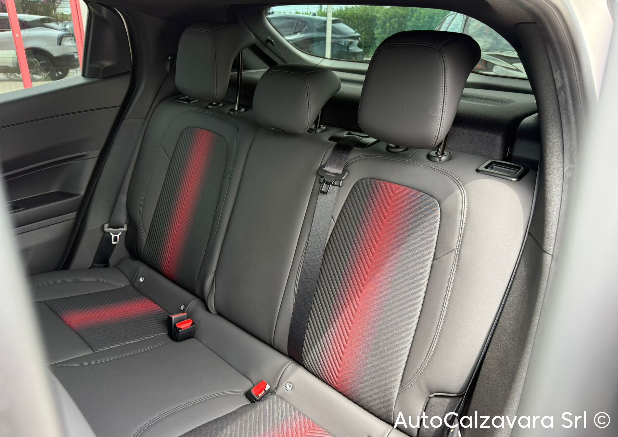 Alfa Romeo Junior 1.2 145 CV Hybrid eDCT6 Speciale / BIANCO SEMPIONE / RJA22454