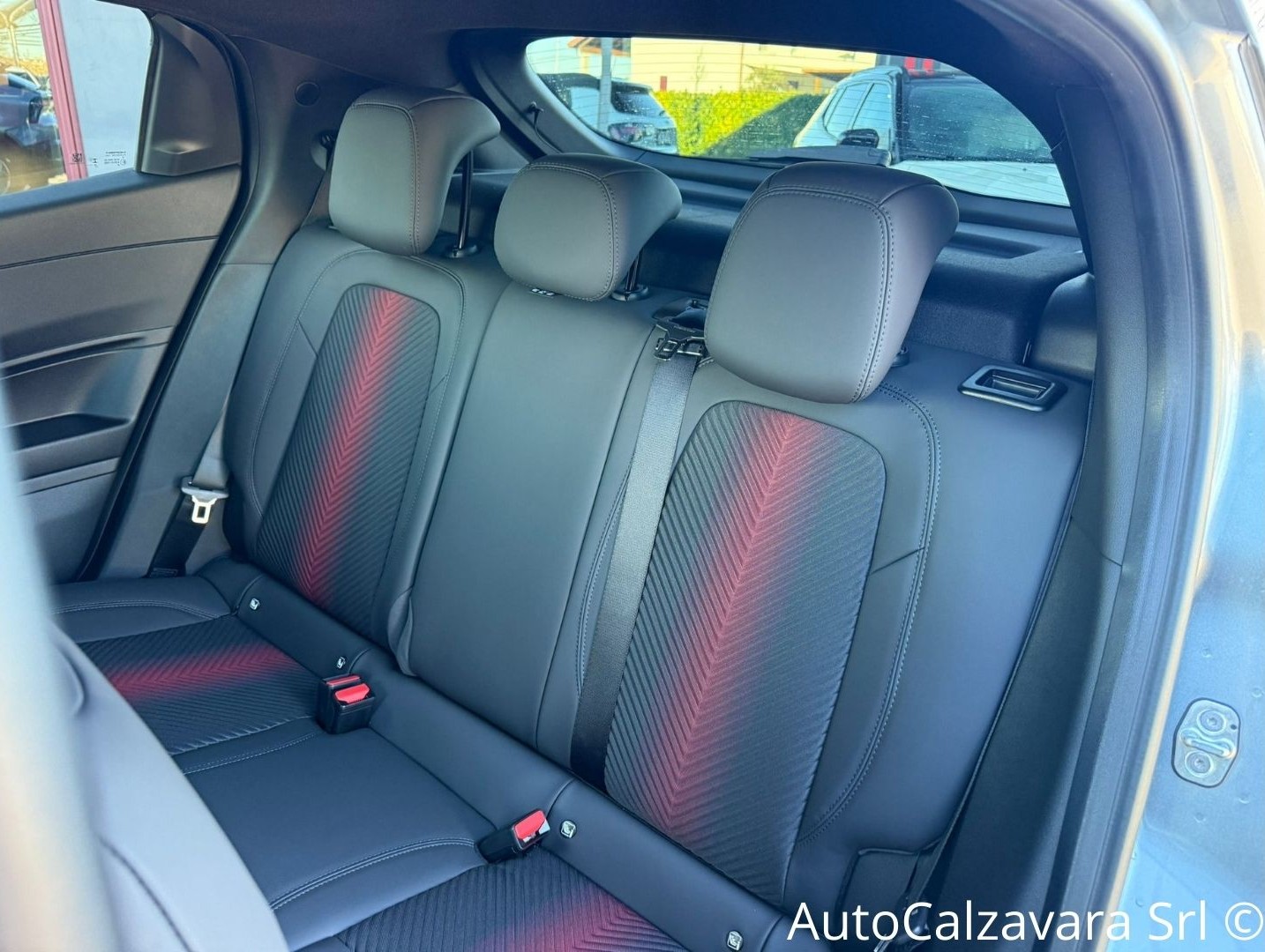 Alfa Romeo Junior 1.2 145 CV Hybrid eDCT6 Q4 / GRIGIO ARESE / RJA40919