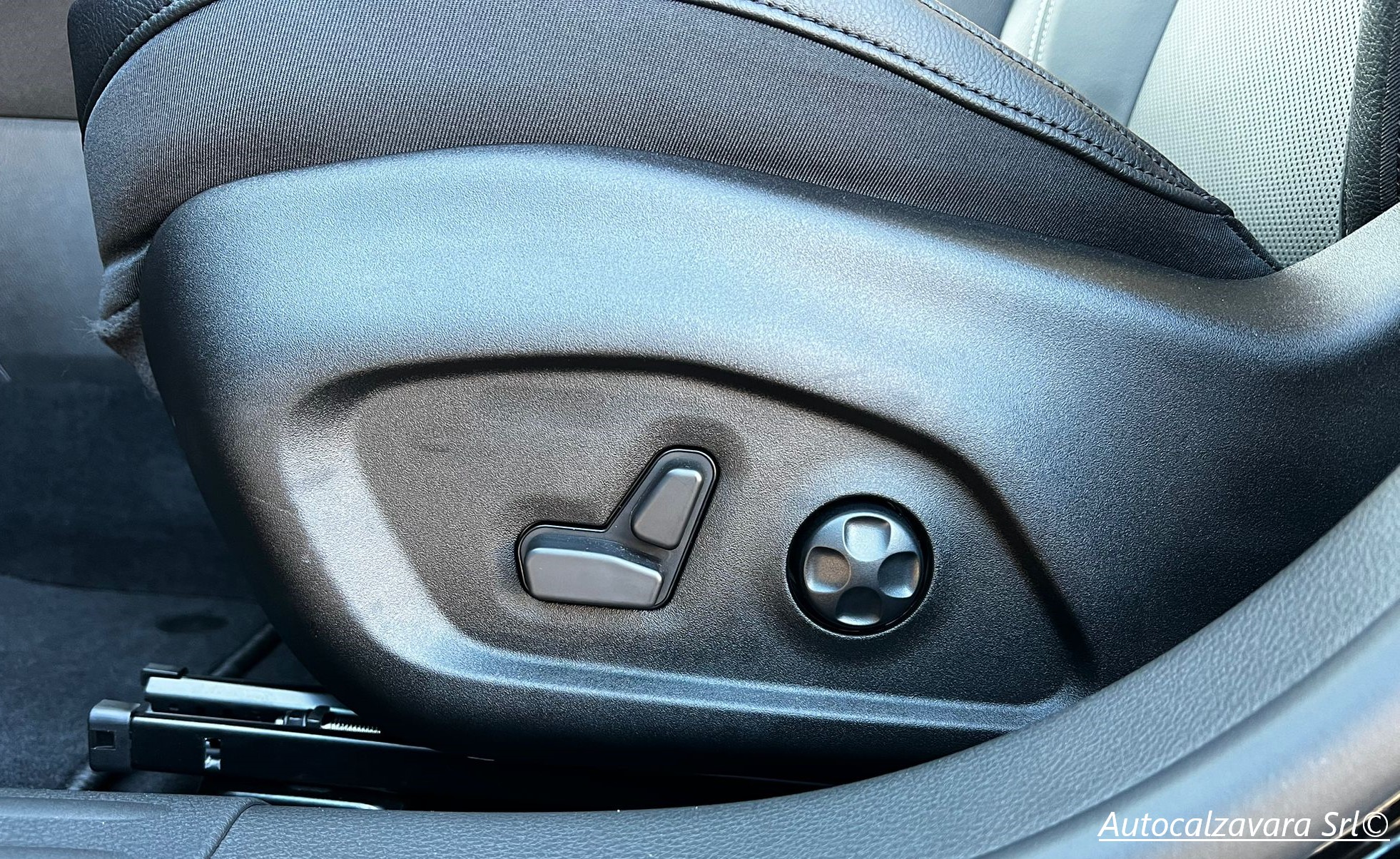 Jeep Compass 1.5 Turbo T4 130 CV MHEV 2WD Summit / SOLID BLACK / GW038CT