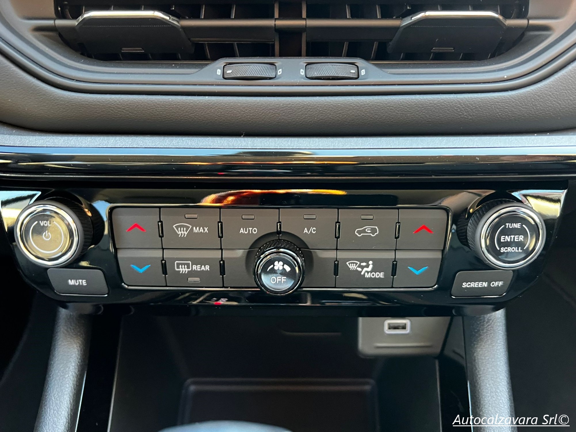 Jeep Compass 1.5 Turbo T4 130 CV MHEV 2WD Summit / SOLID BLACK / GW038CT