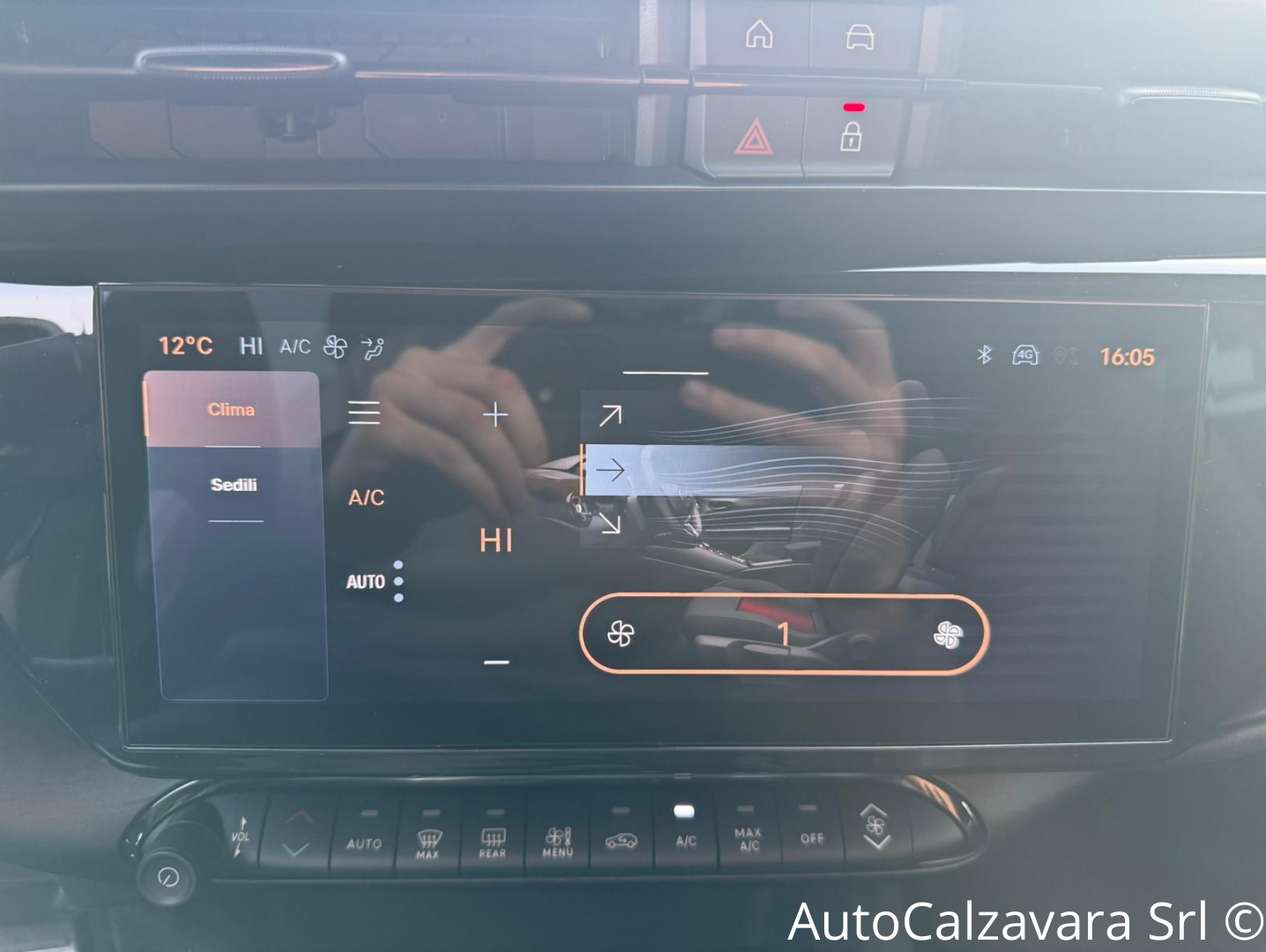 Alfa Romeo Junior 1.2 145 CV Hybrid eDCT6 Q4 / NERO TORTONA / RJA40548