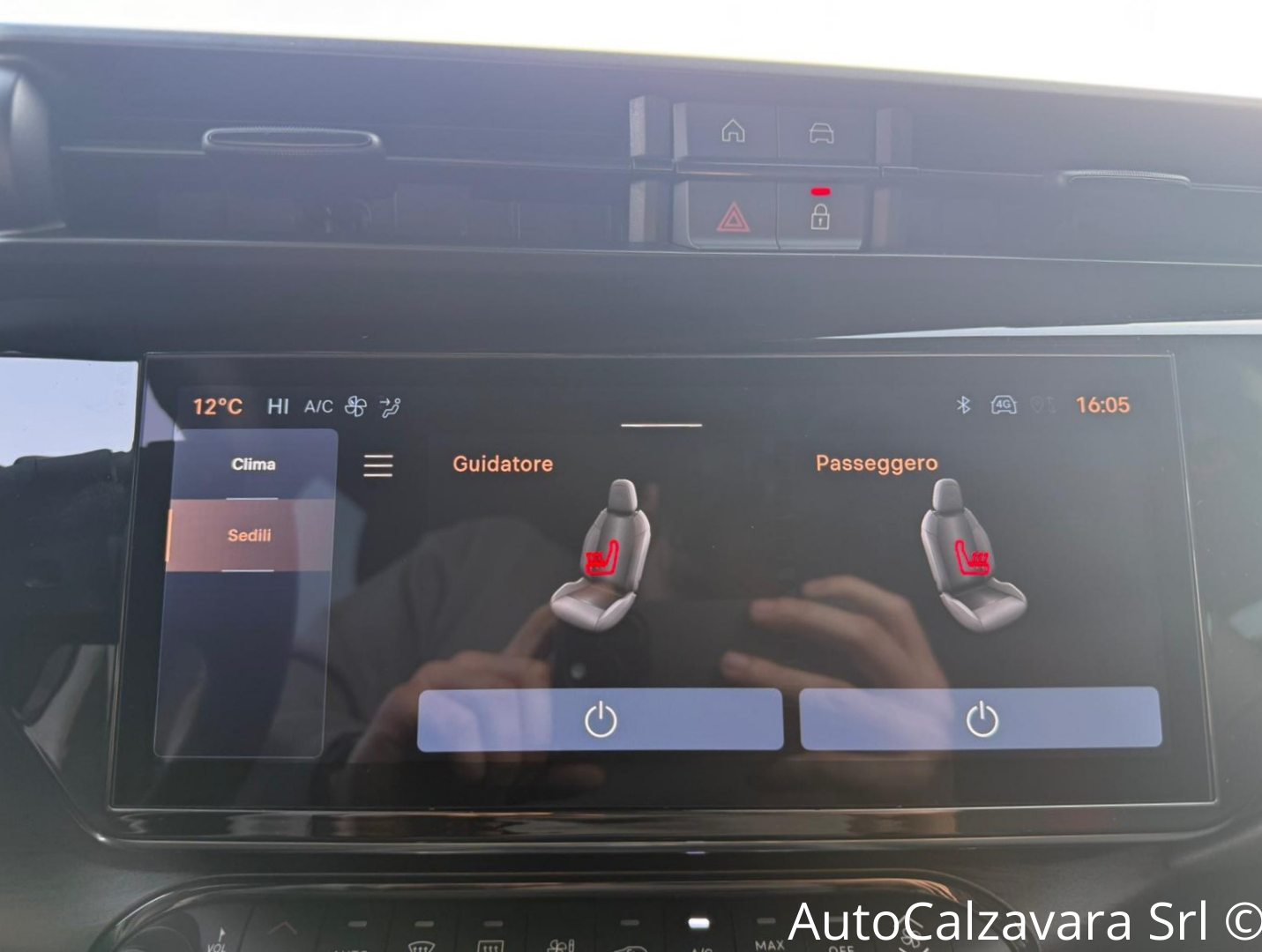 Alfa Romeo Junior 1.2 145 CV Hybrid eDCT6 Q4 / NERO TORTONA / RJA40548