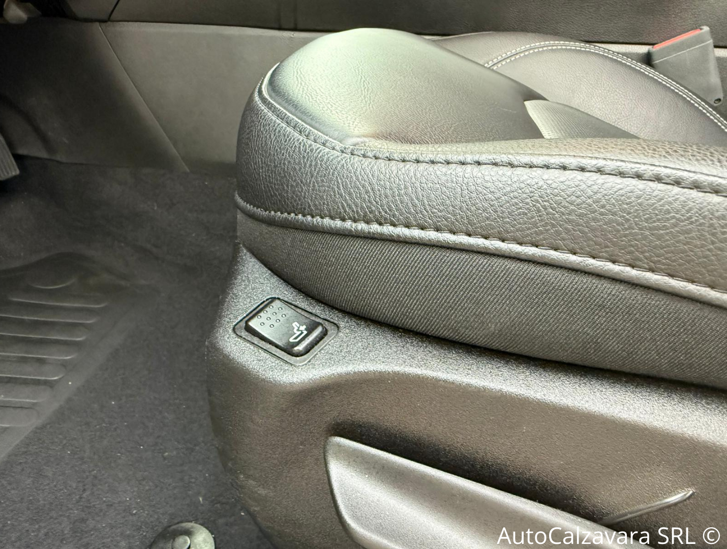 Jeep Compass 1.6 Multijet II 2WD S / ALPINE WHITE CON TETTO NERO / GT991DC