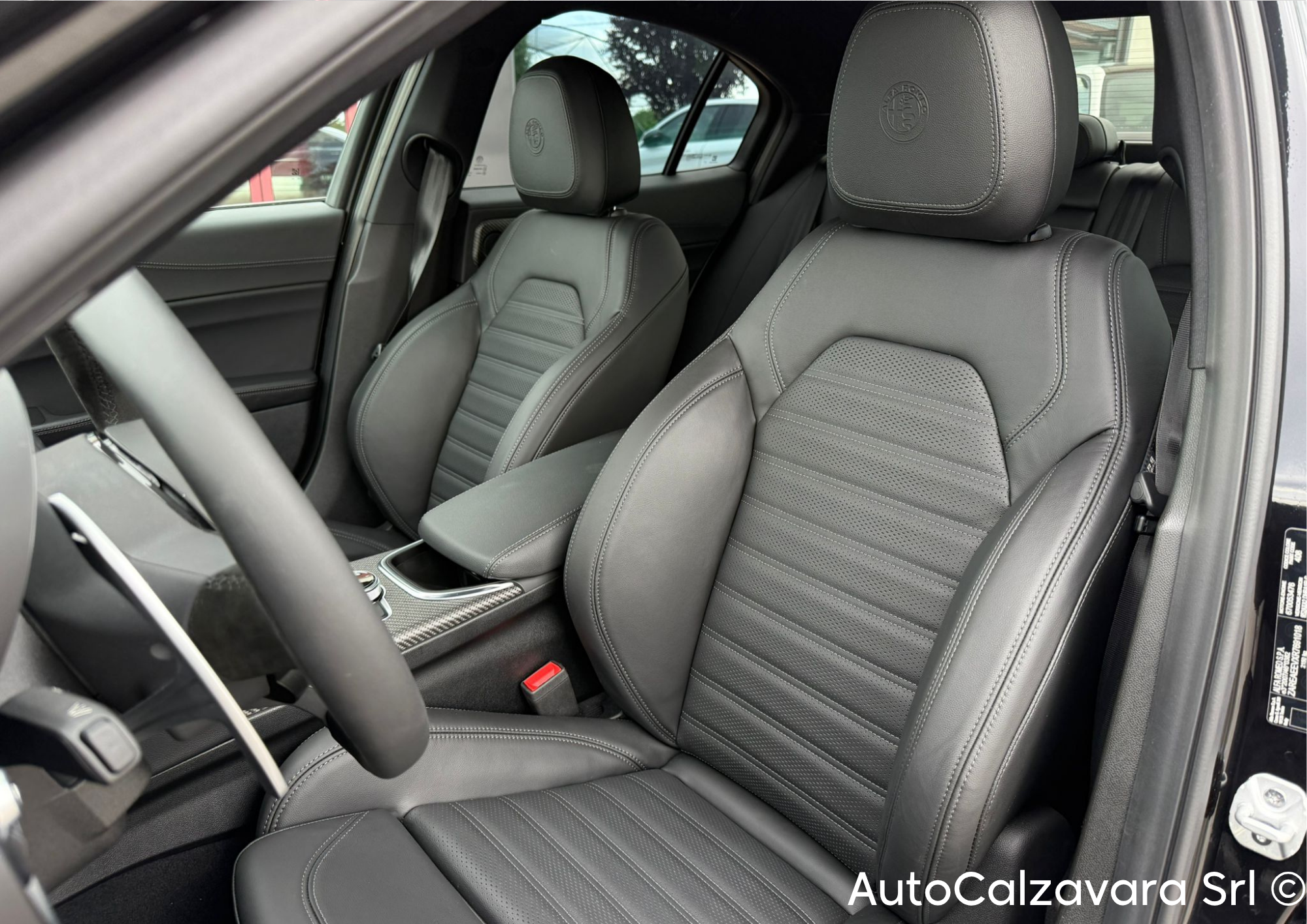 Alfa Romeo Giulia 2.9 V6 Bi-Turbo AT8 Quadrifoglio / NERO VULCANO / R7691018