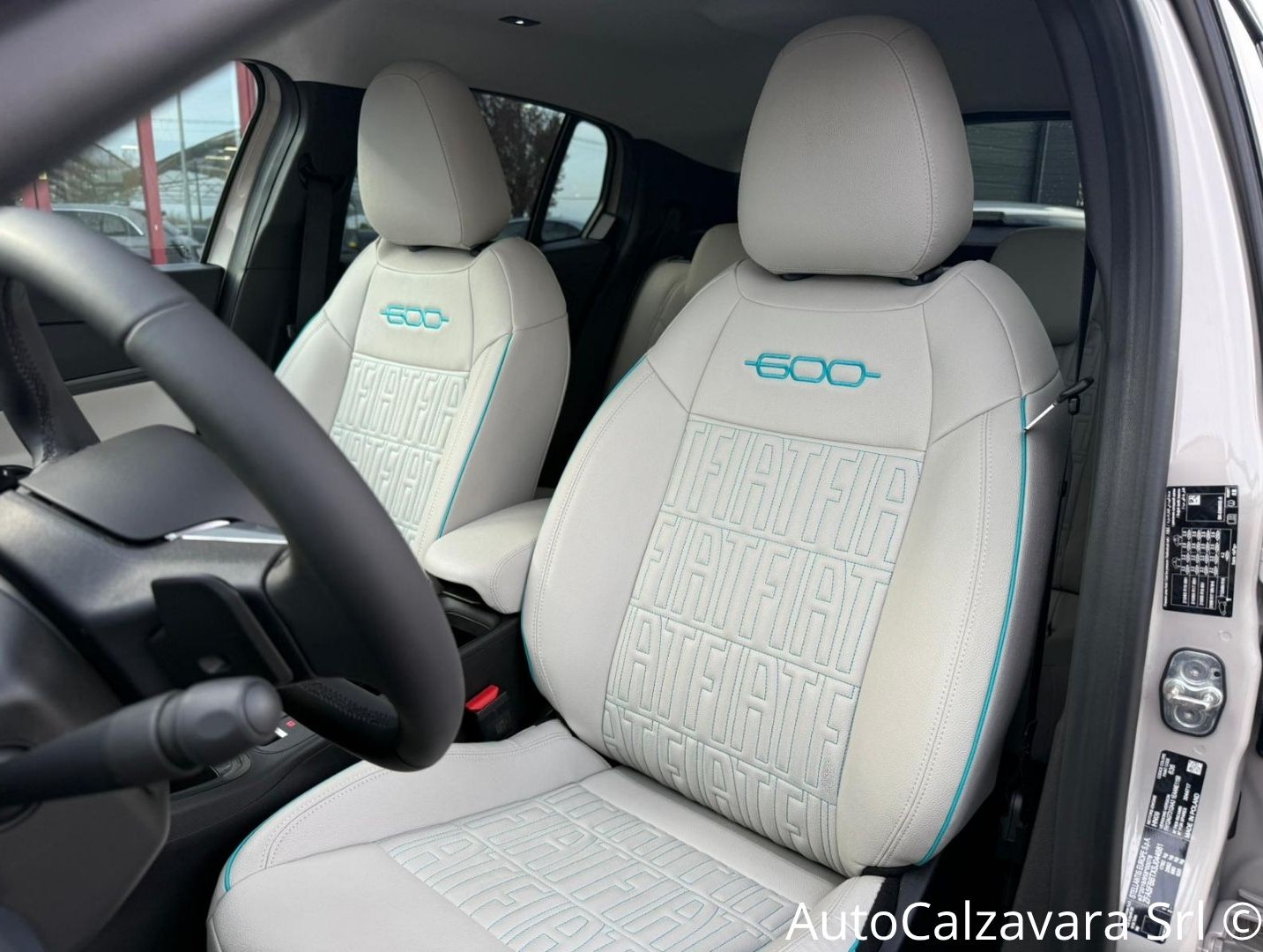 Fiat 600 Hybrid 100 CV DCT MHEV La Prima / CREMA CAPUCCINO / GY469CV