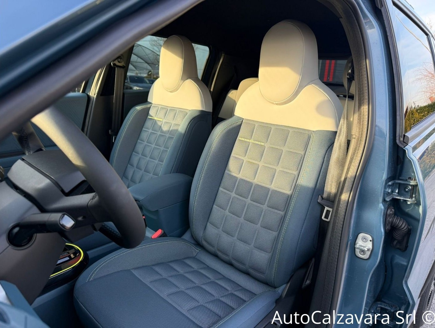 Fiat Grande Panda 1.2 Hybrid 100 CV S&S La Prima / BLU LAGO / SZA18451