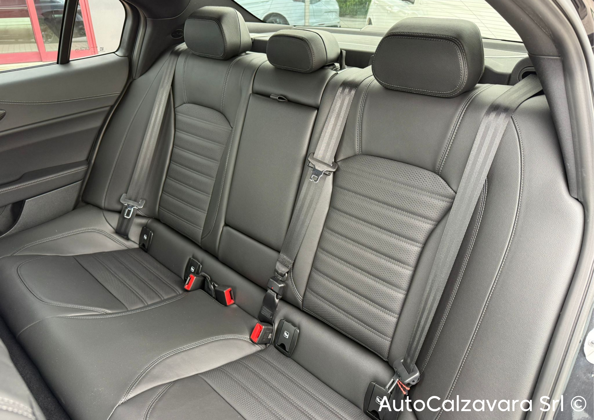 Alfa Romeo Giulia 2.9 V6 Bi-Turbo AT8 Quadrifoglio / NERO VULCANO / R7691018