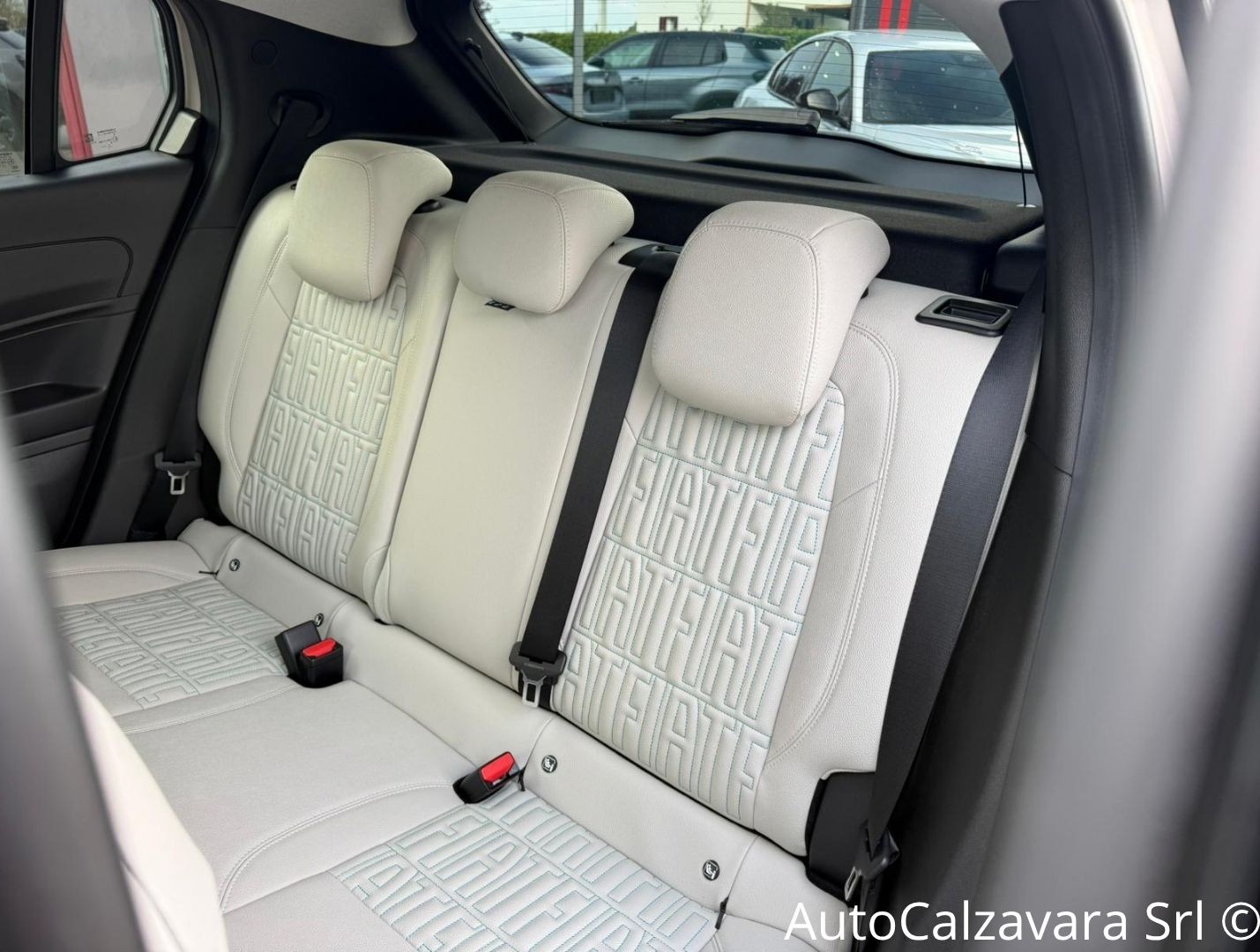 Fiat 600 Hybrid 100 CV DCT MHEV La Prima / CREMA CAPUCCINO / GY469CV