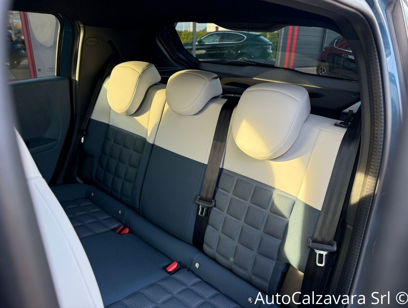 Fiat Grande Panda 1.2 Hybrid 100 CV S&S La Prima / BLU LAGO / SZA18451