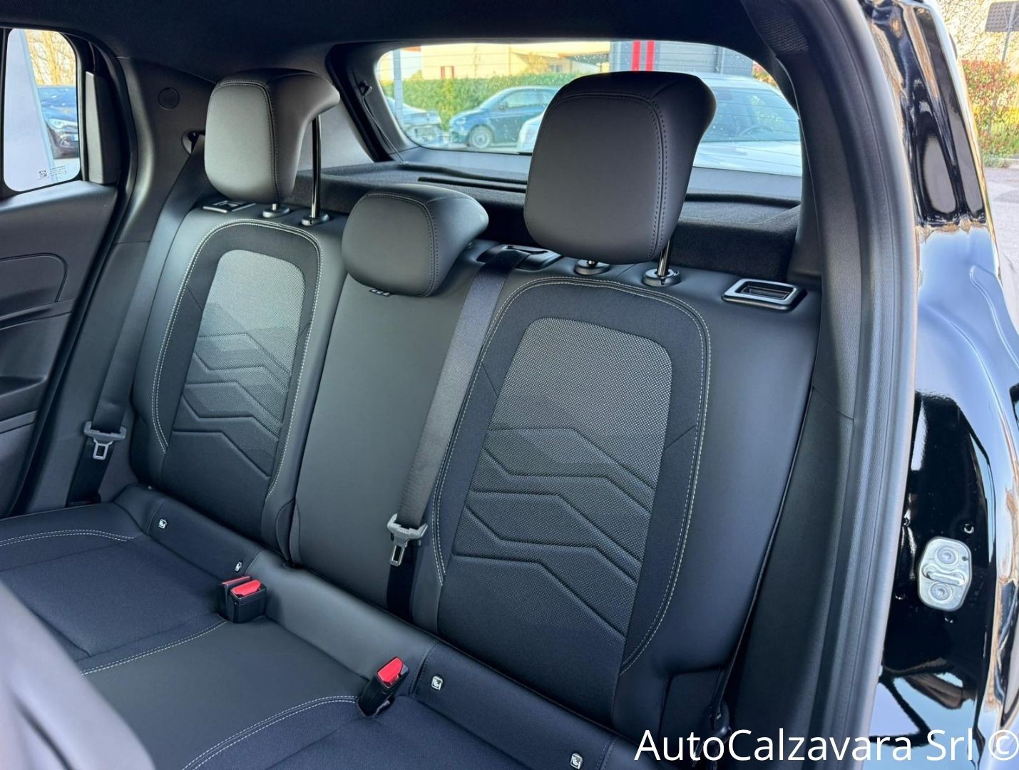 Jeep Avenger 1.2 Turbo 110 CV MHEV Altitude / NERO VULCANO / HC571KM