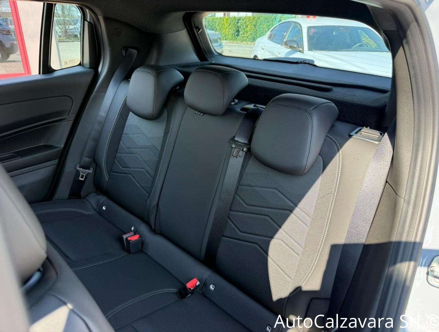 Jeep Avenger 1.2 Turbo 110 CV MHEV Altitude / GRIGIO STORM / HC950PY