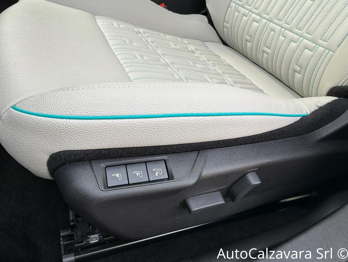 Fiat 600 Hybrid 100 CV DCT MHEV La Prima / AZZURRO ACQUA / GY632CV