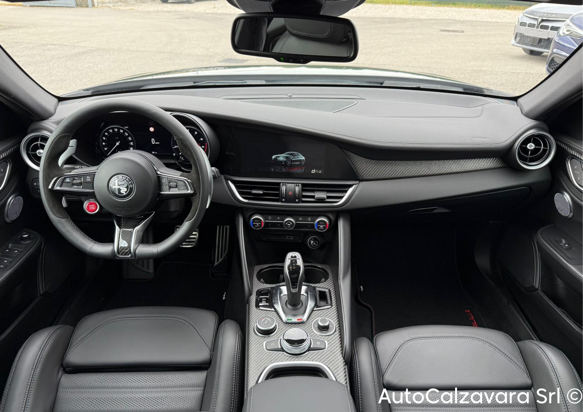 Alfa Romeo Giulia 2.9 V6 Bi-Turbo AT8 Quadrifoglio / NERO VULCANO / R7691018
