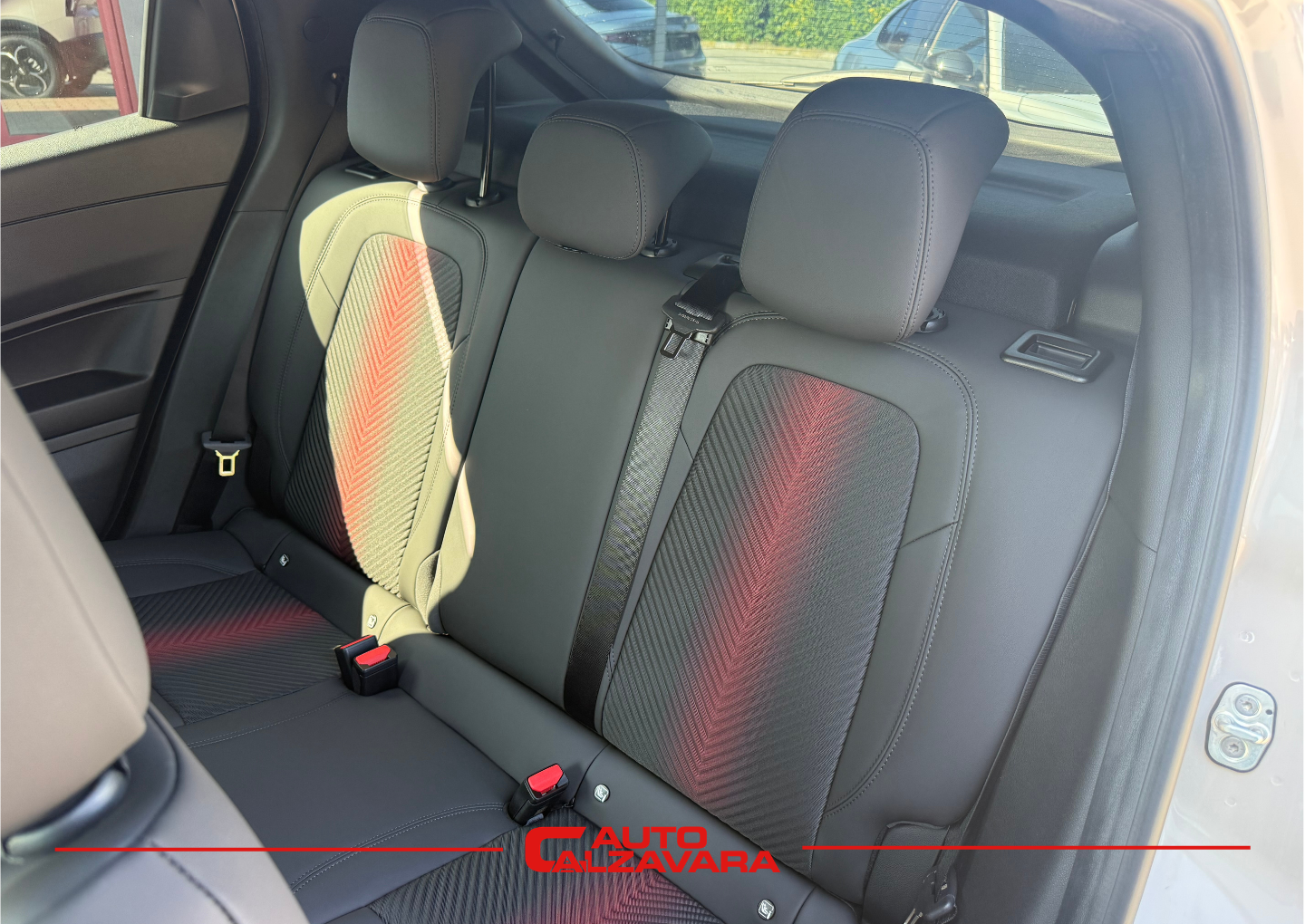 Alfa Romeo Junior 1.2 145 CV Hybrid eDCT6 Speciale / MARFIL SCALA AVORIO / RJA33524