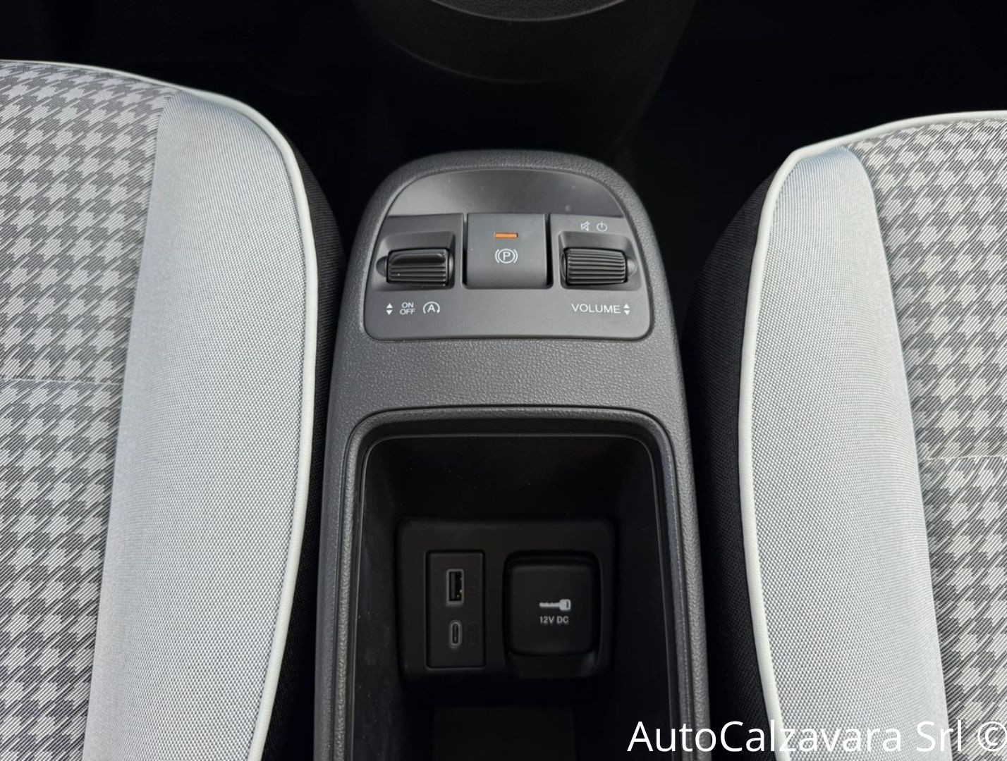 Fiat 500 Berlina Hybrid Torino / BIANCO GELATO / TX262635