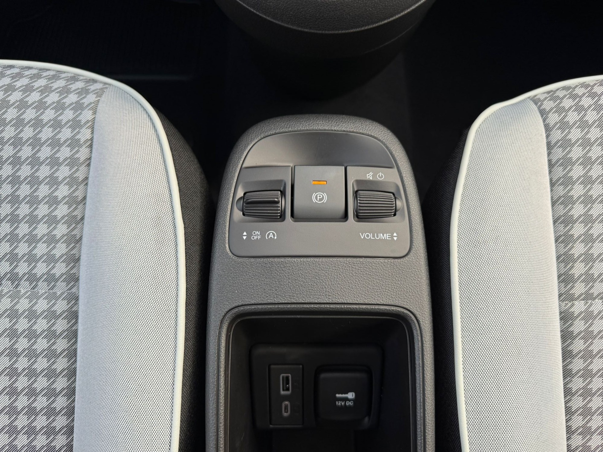 Fiat 500 Berlina Hybrid Torino / NERO ONYX / TX262578