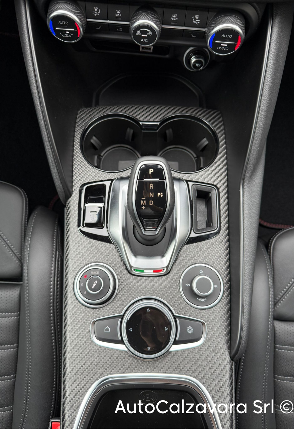 Alfa Romeo Giulia 2.9 V6 Bi-Turbo AT8 Quadrifoglio / NERO VULCANO / R7691018