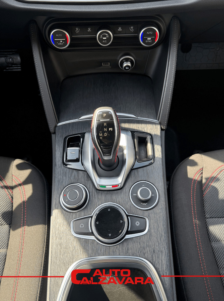 Alfa Romeo Stelvio 2.2 Turbodiesel 160 CV AT8 RWD Business / GRIGIO SILVERSTONE / GD514NN