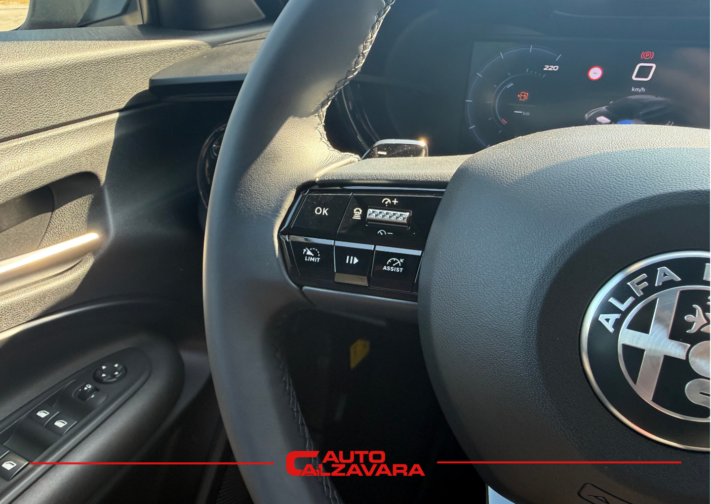 Alfa Romeo Junior 1.2 145 CV Hybrid eDCT6 Speciale / MARFIL SCALA AVORIO / RJA33524