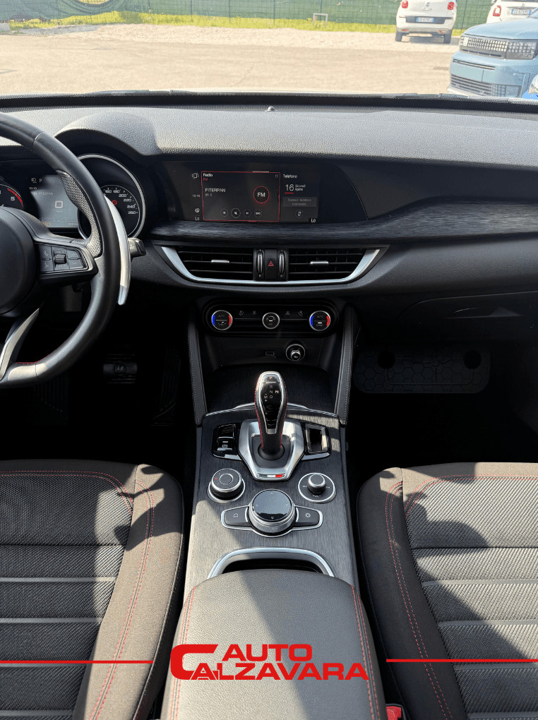 Alfa Romeo Stelvio 2.2 Turbodiesel 160 CV AT8 RWD Business / GRIGIO SILVERSTONE / GD514NN