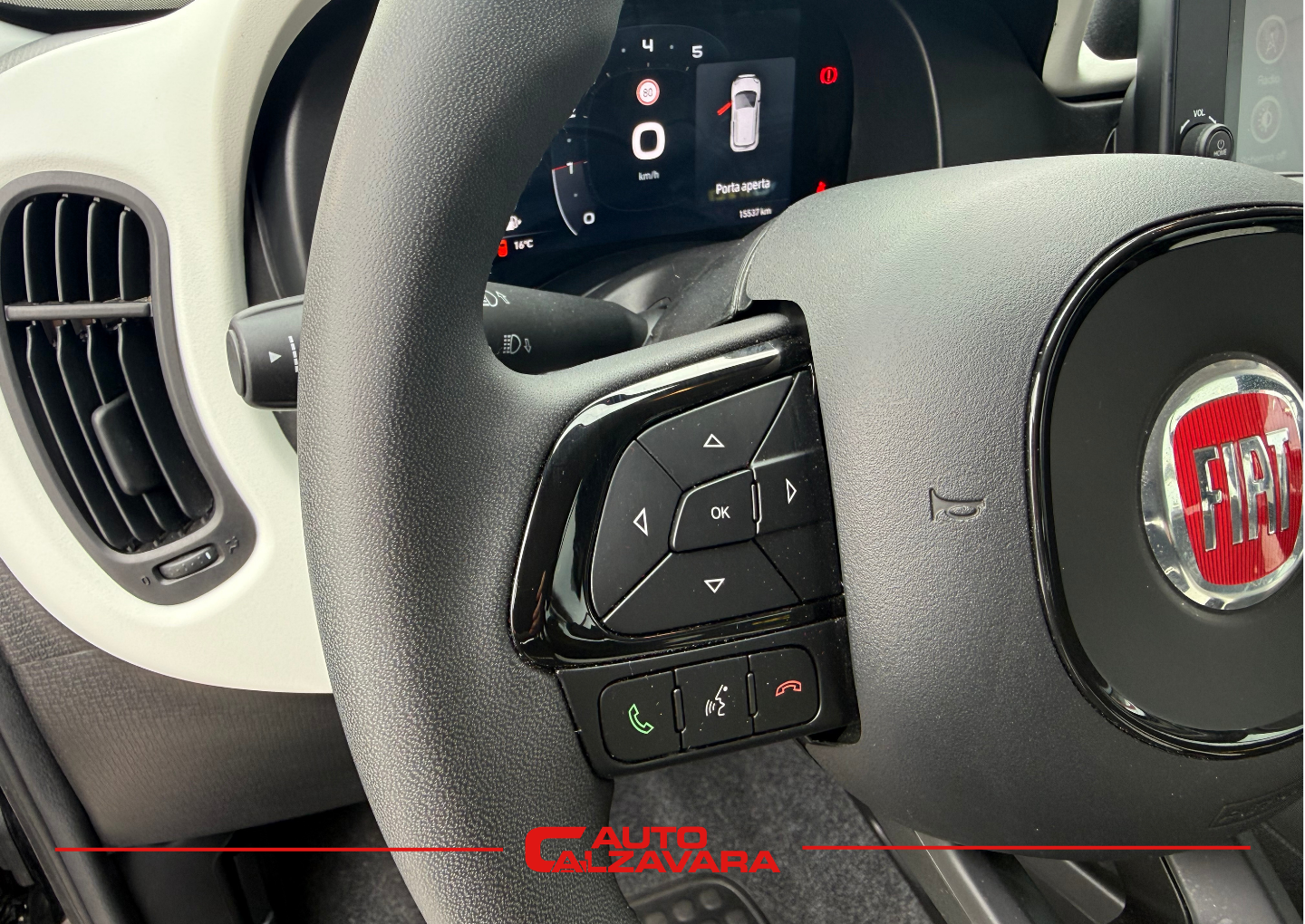 Fiat Panda Cross 1.0 FireFly S&S Hybrid / NERO CINEMA / GZ685BR