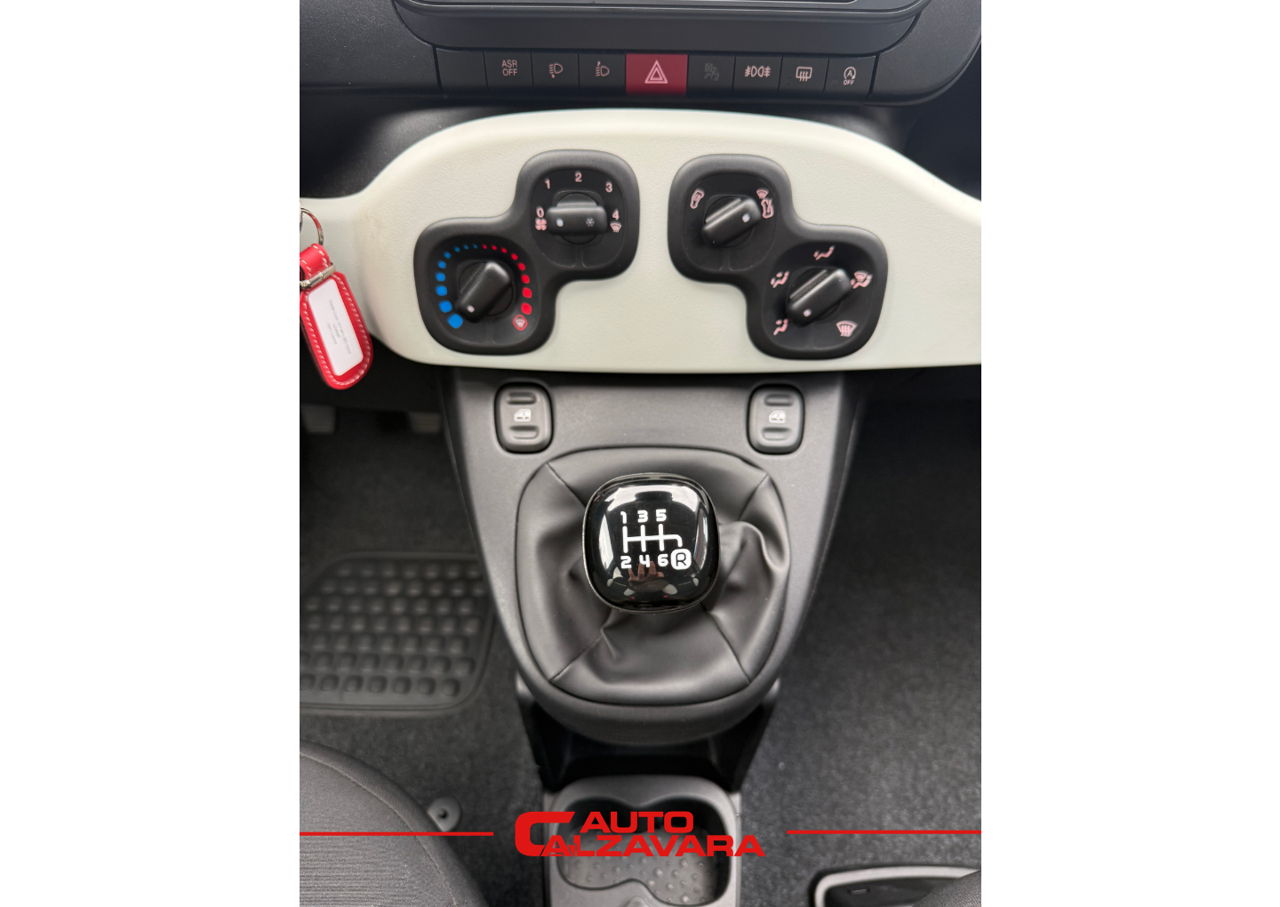 Fiat Panda Cross 1.0 FireFly S&S Hybrid / NERO CINEMA / GZ685BR