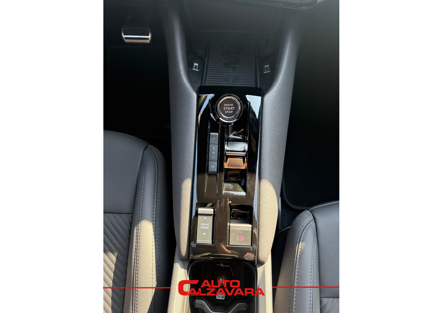 Alfa Romeo Junior 1.2 145 CV Hybrid eDCT6 Speciale / MARFIL SCALA AVORIO / RJA33524