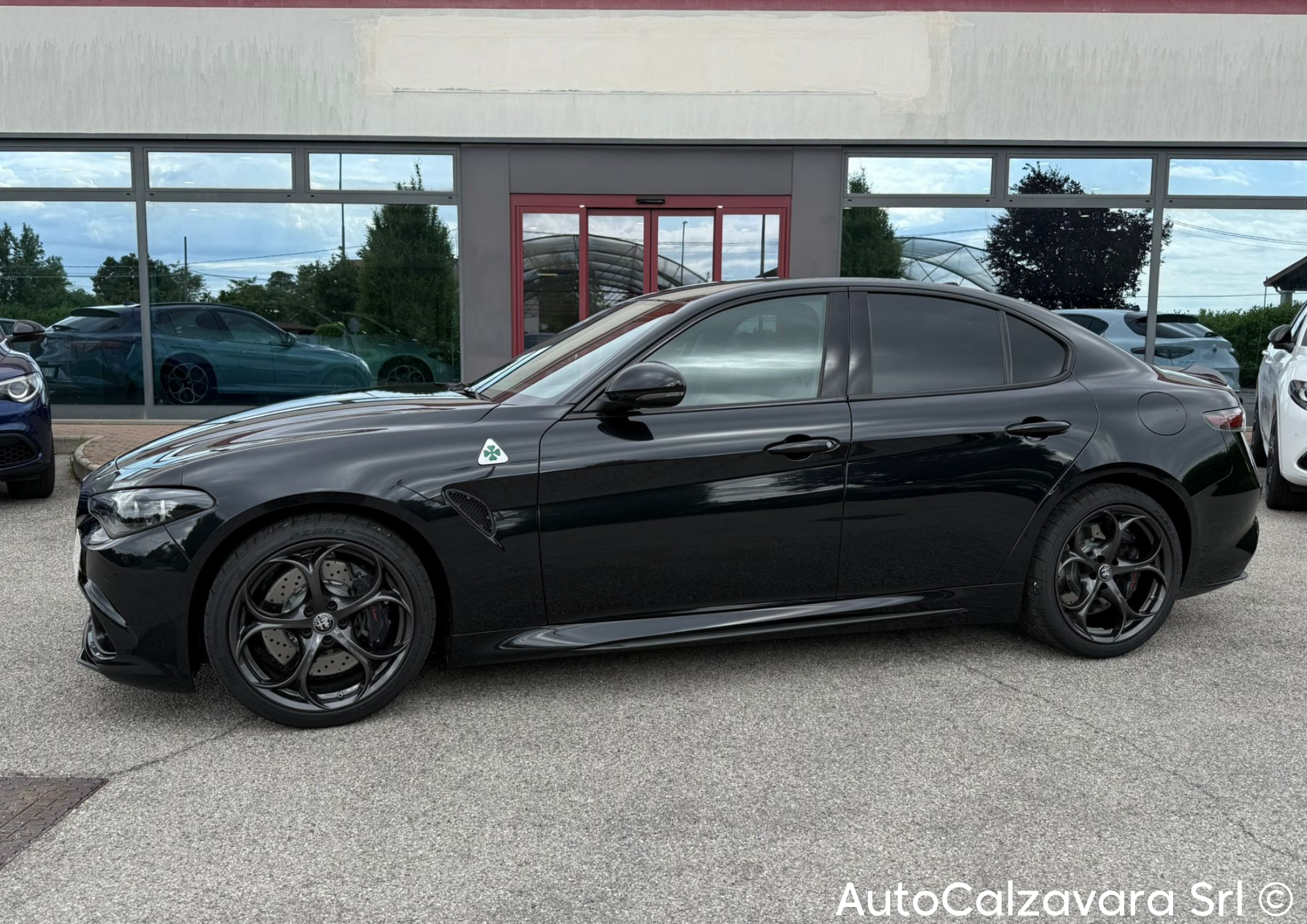 Alfa Romeo Giulia 2.9 V6 Bi-Turbo AT8 Quadrifoglio / NERO VULCANO / R7691018
