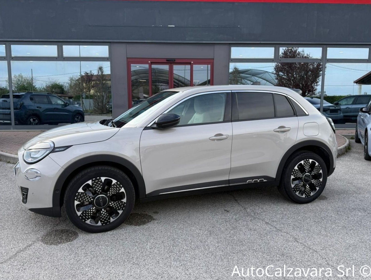 Fiat 600 Hybrid 100 CV DCT MHEV La Prima / CREMA CAPUCCINO / GY469CV