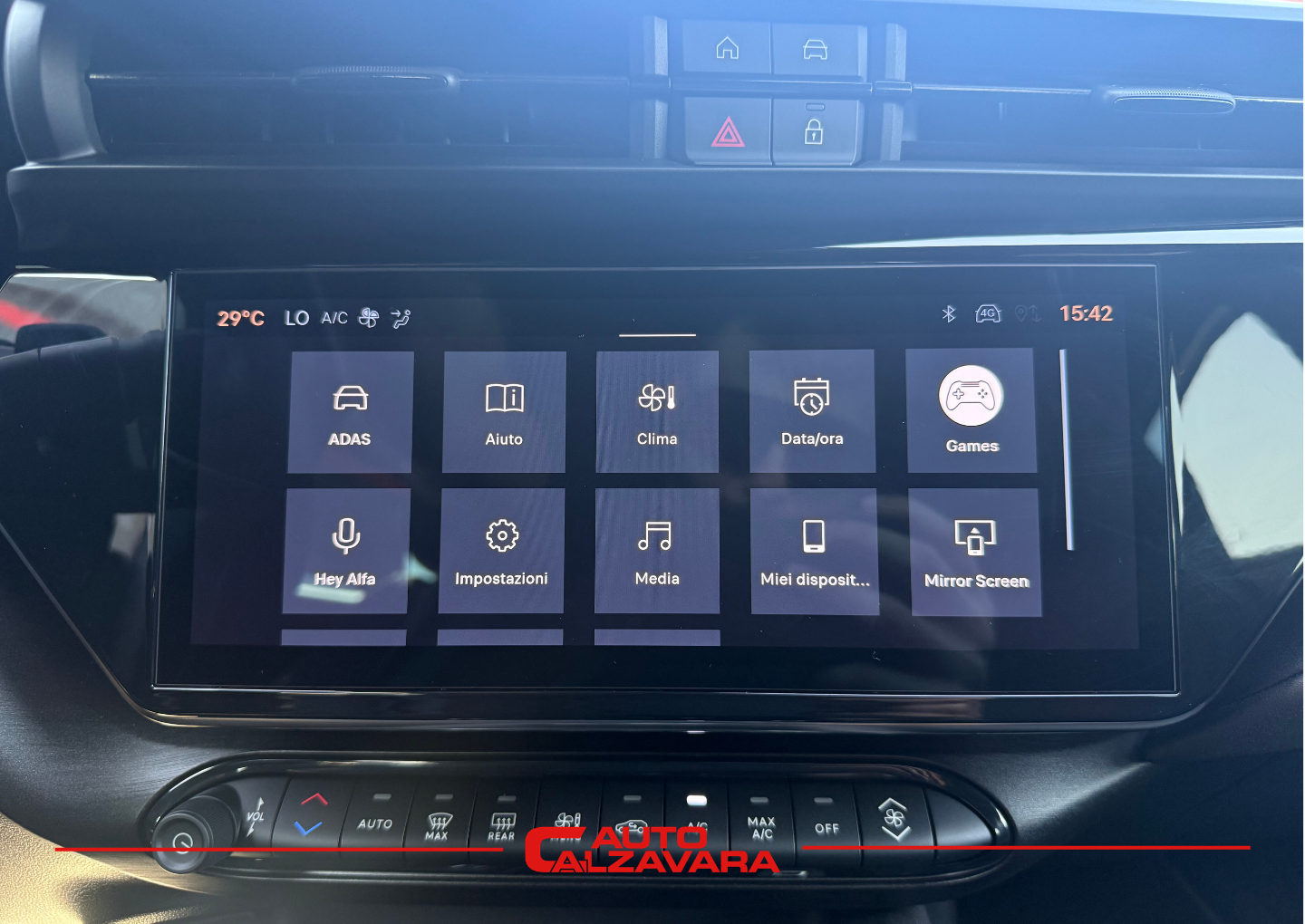 Alfa Romeo Junior 1.2 145 CV Hybrid eDCT6 Speciale / MARFIL SCALA AVORIO / RJA33524