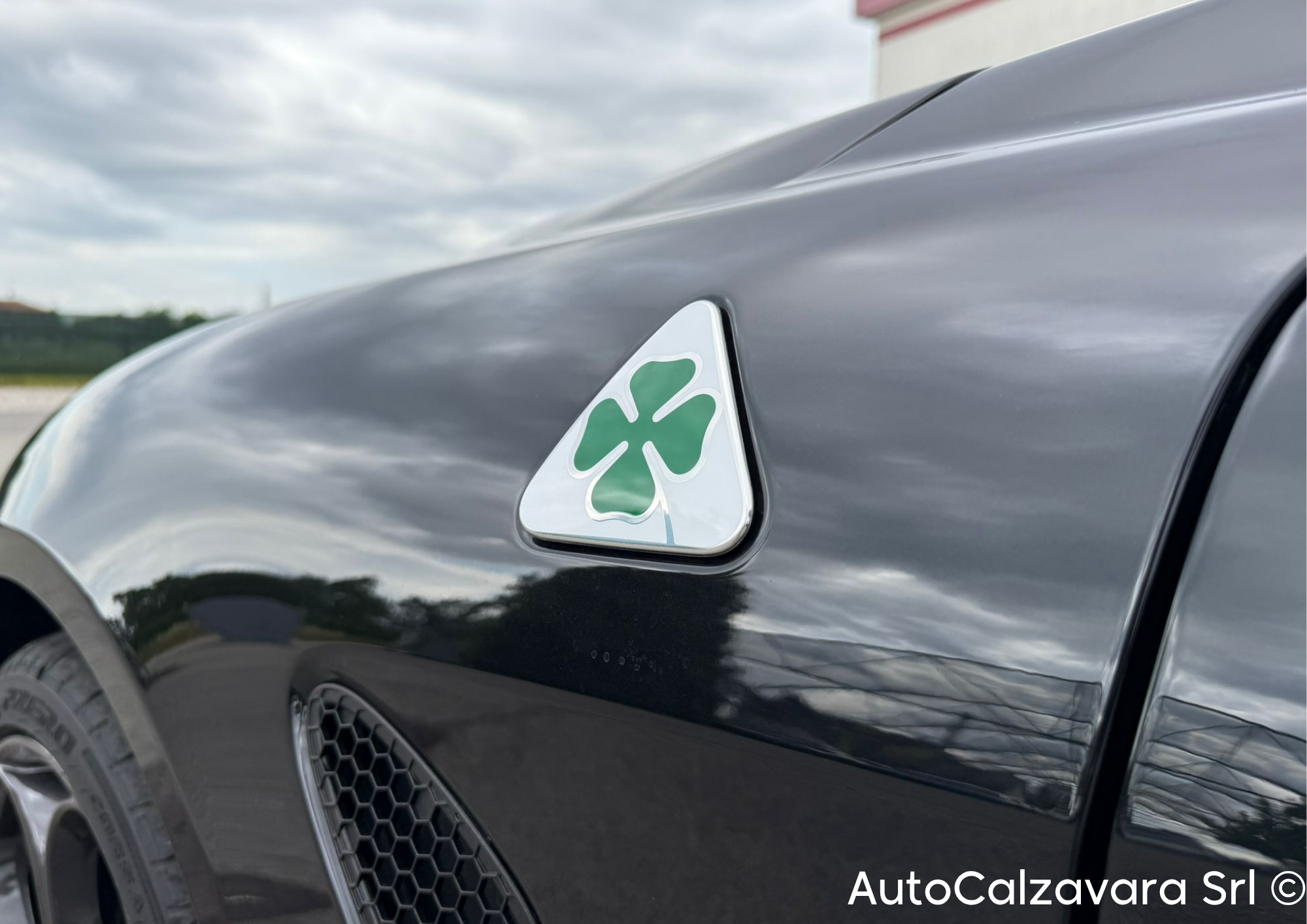 Alfa Romeo Giulia 2.9 V6 Bi-Turbo AT8 Quadrifoglio / NERO VULCANO / R7691018