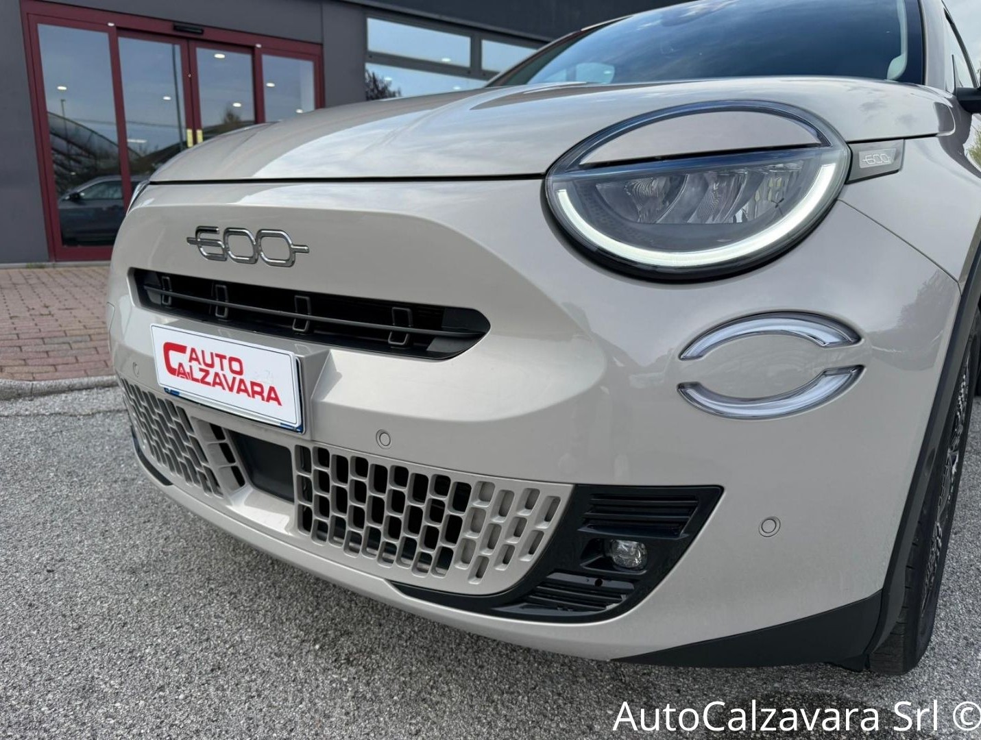 Fiat 600 Hybrid 100 CV DCT MHEV La Prima / CREMA CAPUCCINO / GY469CV