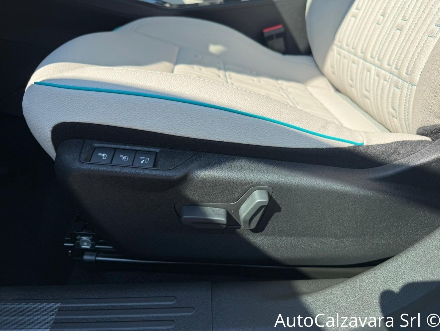 Fiat 600 Hybrid 100 CV DCT MHEV La Prima / NERO CINEMA / GY485CV