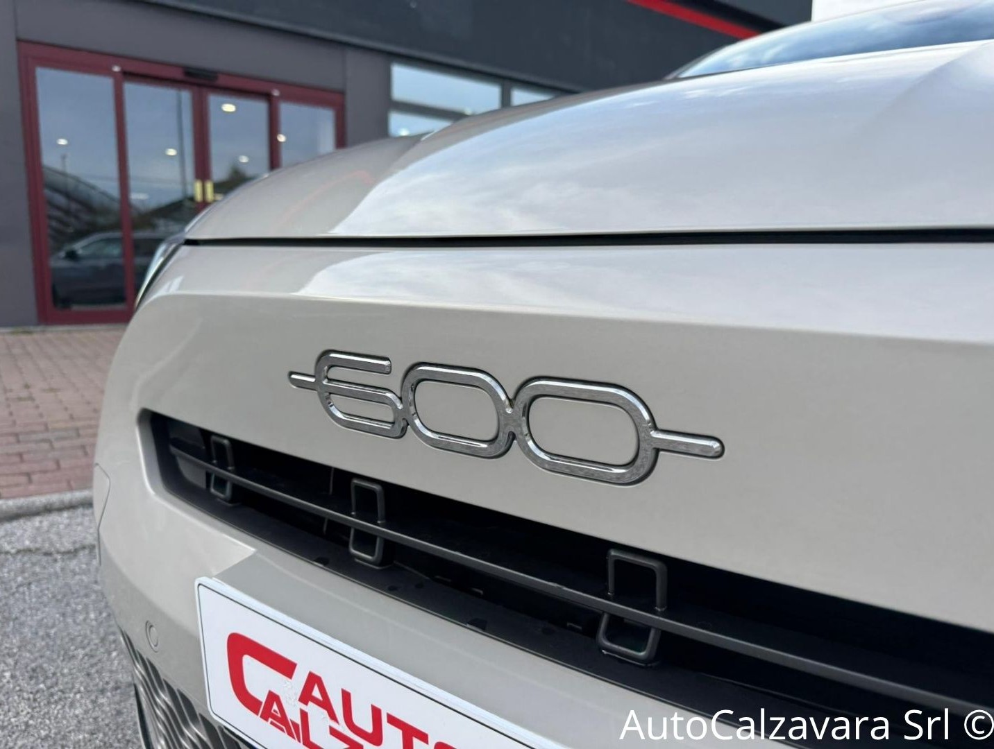 Fiat 600 Hybrid 100 CV DCT MHEV La Prima / CREMA CAPUCCINO / GY469CV