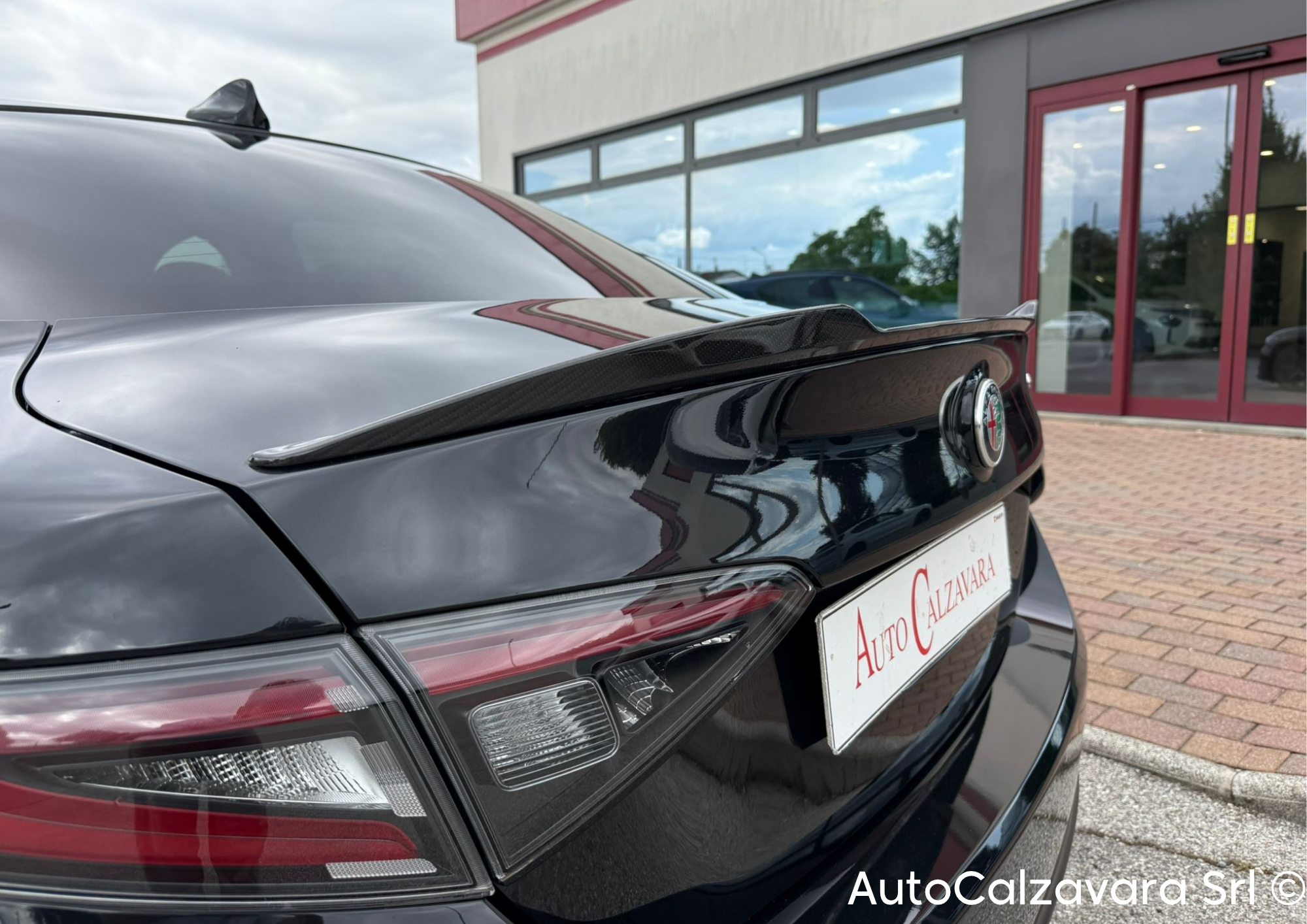 Alfa Romeo Giulia 2.9 V6 Bi-Turbo AT8 Quadrifoglio / NERO VULCANO / R7691018