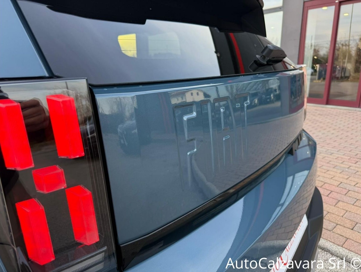 Fiat Grande Panda 1.2 Hybrid 100 CV S&S La Prima / BLU LAGO / SZA18451