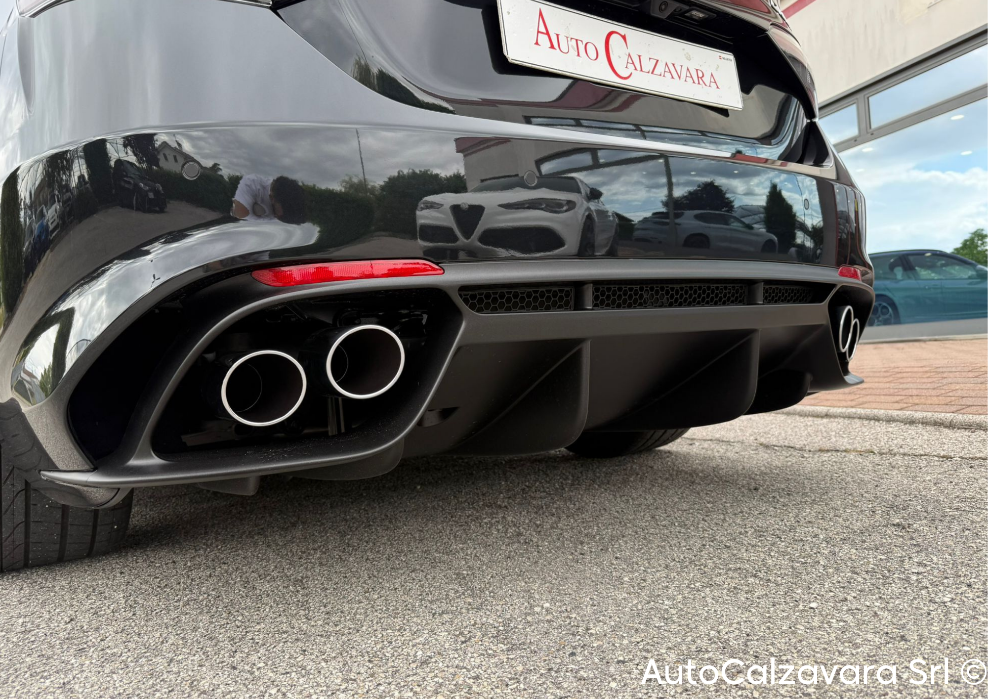 Alfa Romeo Giulia 2.9 V6 Bi-Turbo AT8 Quadrifoglio / NERO VULCANO / R7691018