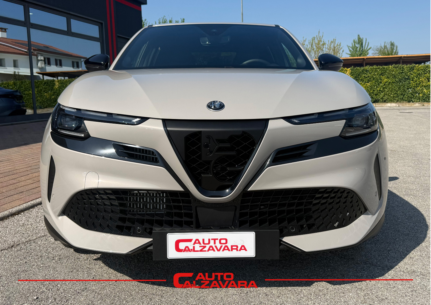 Alfa Romeo Junior 1.2 145 CV Hybrid eDCT6 Speciale / MARFIL SCALA AVORIO / RJA33524