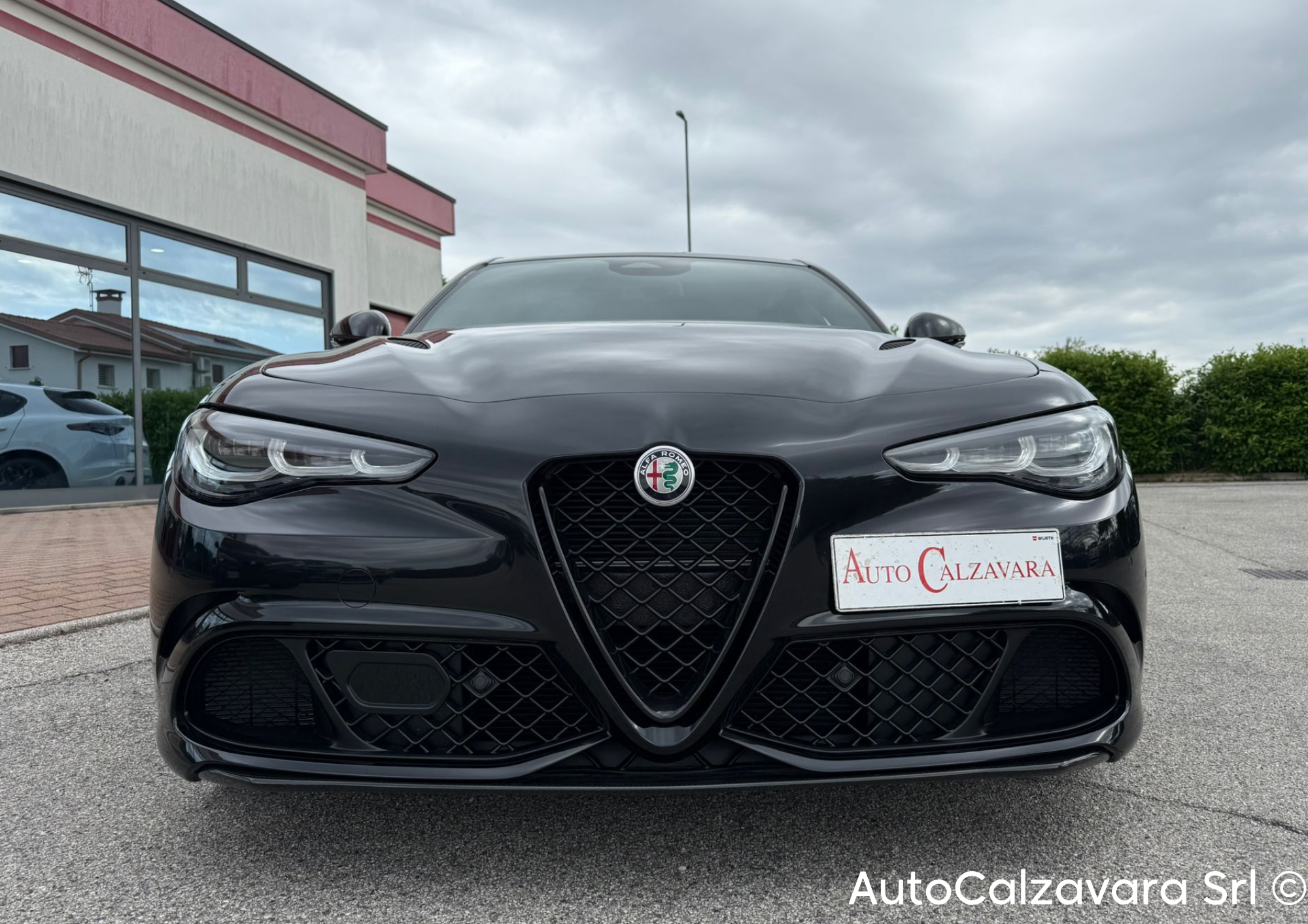 Alfa Romeo Giulia 2.9 V6 Bi-Turbo AT8 Quadrifoglio / NERO VULCANO / R7691018