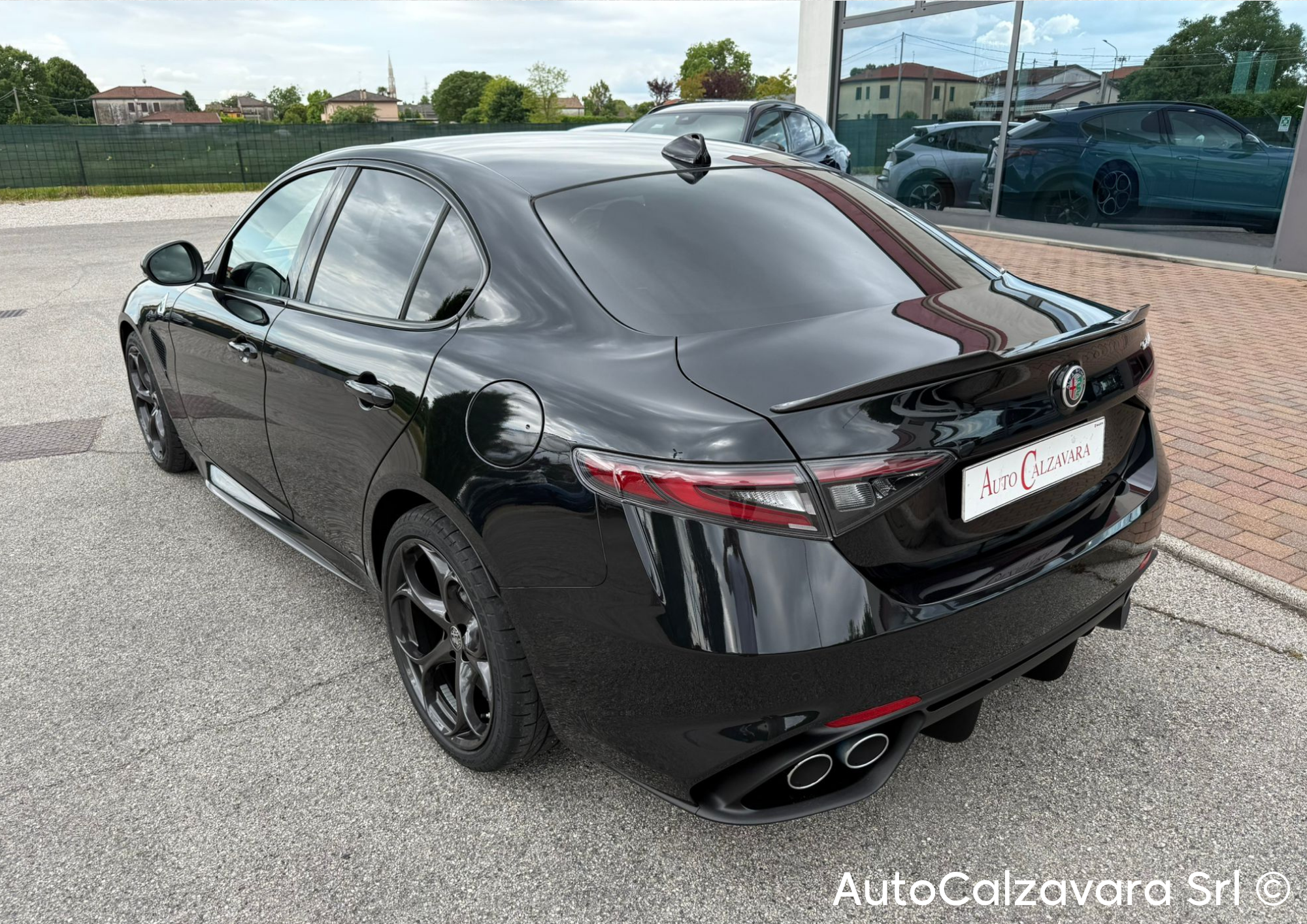 Alfa Romeo Giulia 2.9 V6 Bi-Turbo AT8 Quadrifoglio / NERO VULCANO / R7691018