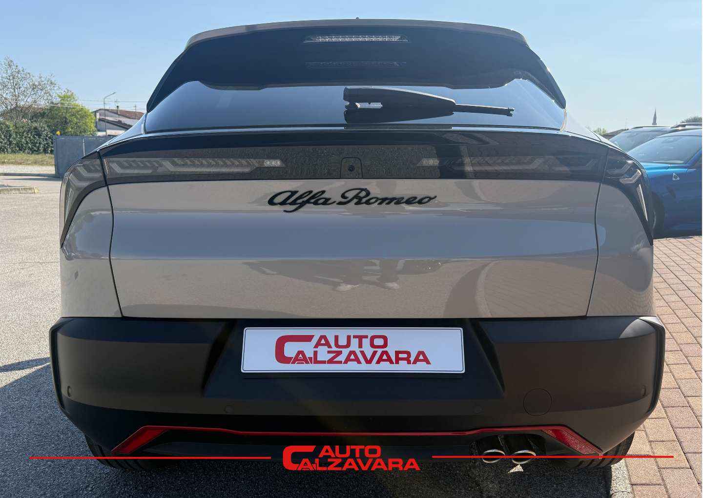 Alfa Romeo Junior 1.2 145 CV Hybrid eDCT6 Speciale / MARFIL SCALA AVORIO / RJA33524