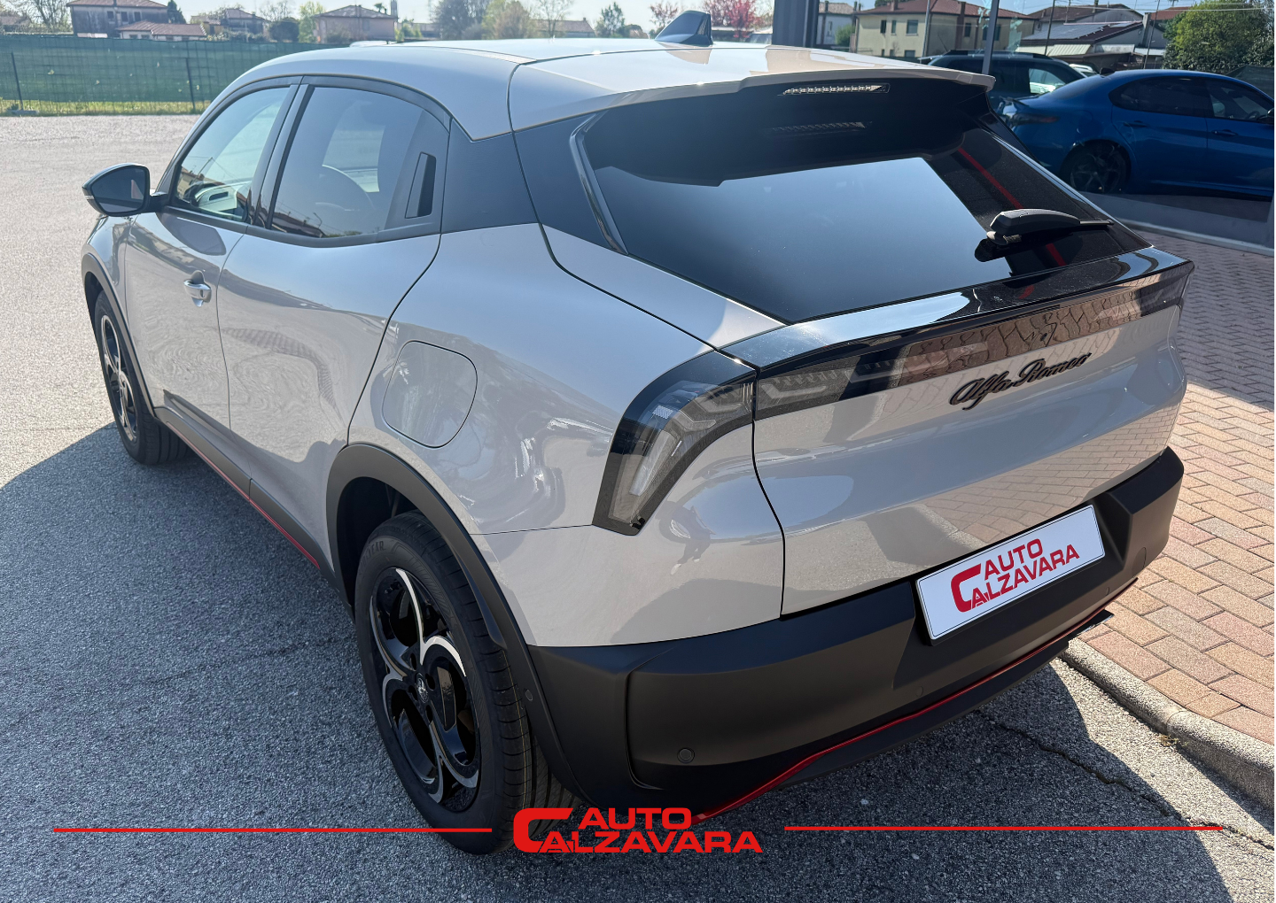 Alfa Romeo Junior 1.2 145 CV Hybrid eDCT6 Speciale / MARFIL SCALA AVORIO / RJA33524