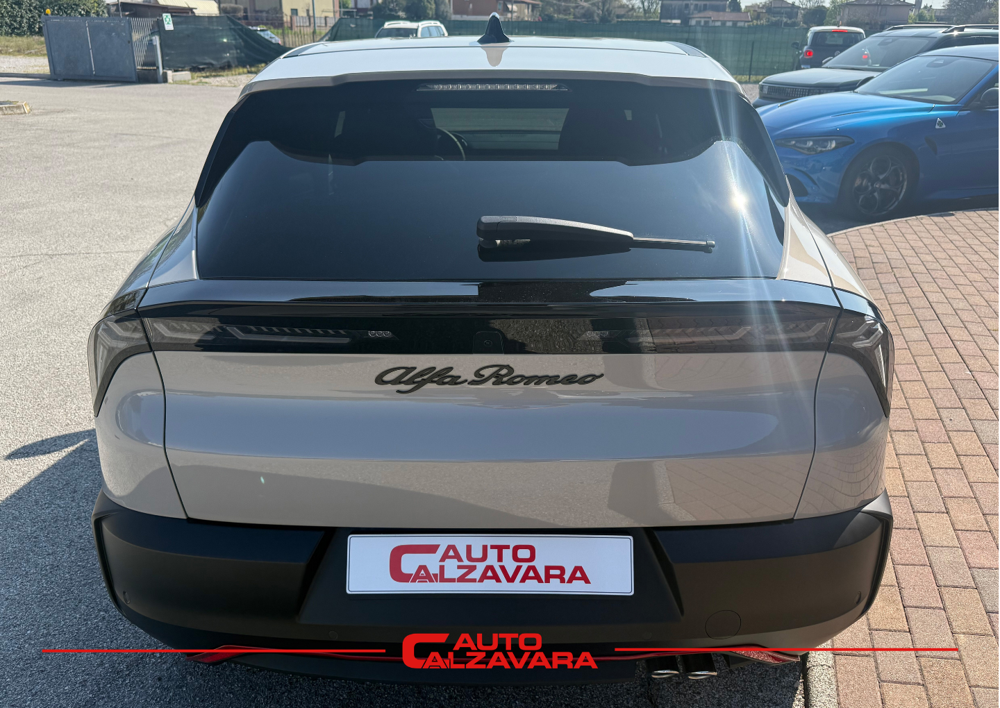 Alfa Romeo Junior 1.2 145 CV Hybrid eDCT6 Speciale / MARFIL SCALA AVORIO / RJA33524