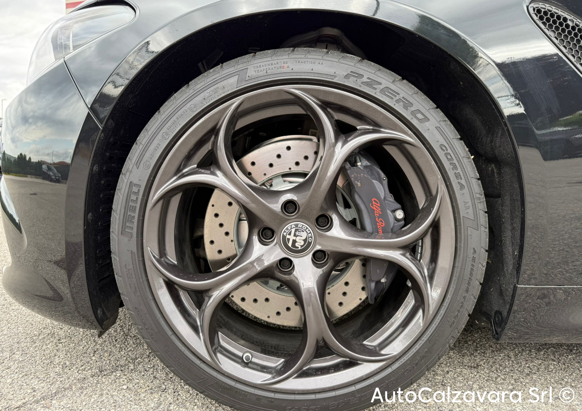 Alfa Romeo Giulia 2.9 V6 Bi-Turbo AT8 Quadrifoglio / NERO VULCANO / R7691018