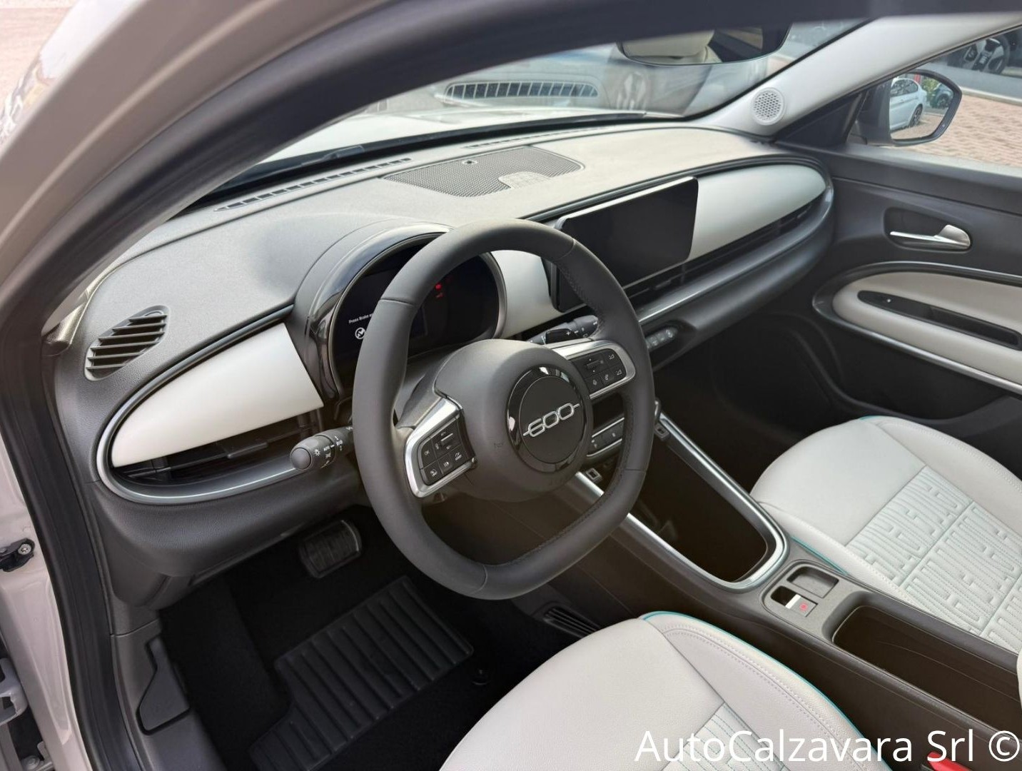 Fiat 600 Hybrid 100 CV DCT MHEV La Prima / CREMA CAPUCCINO / GY469CV