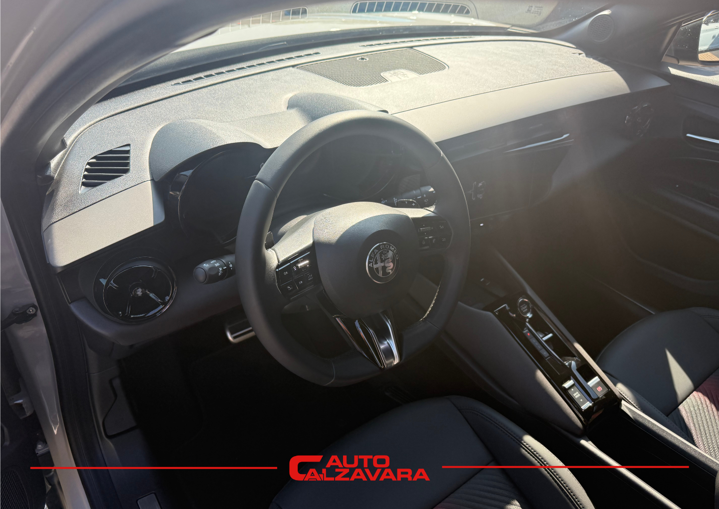 Alfa Romeo Junior 1.2 145 CV Hybrid eDCT6 Speciale / MARFIL SCALA AVORIO / RJA33524