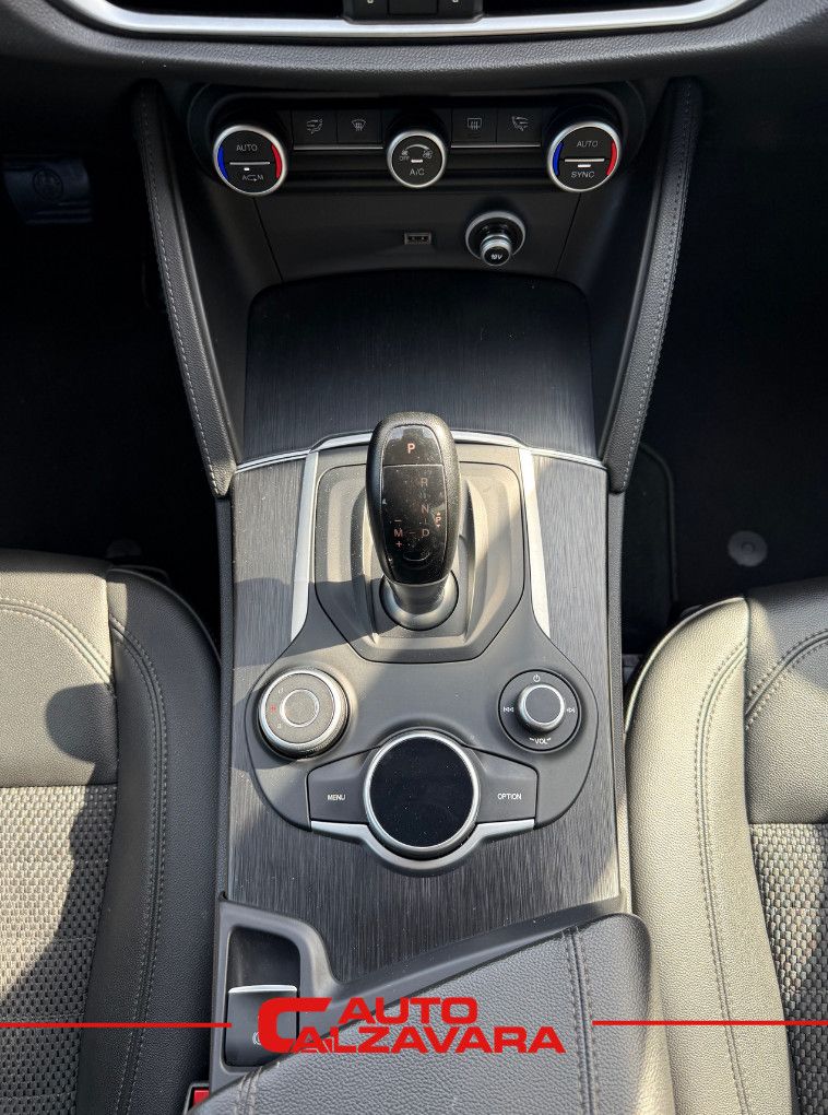 Alfa Romeo Stelvio 2.2 Turbodiesel 160 CV AT8 RWD Business / ARGENTO / FW519DC