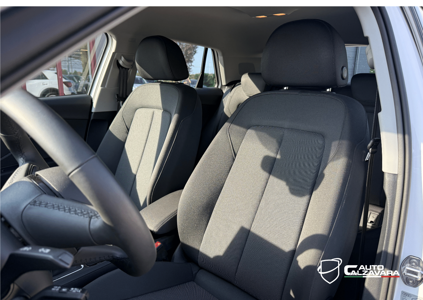 Audi Q2 30 TFSI Business / SA015092