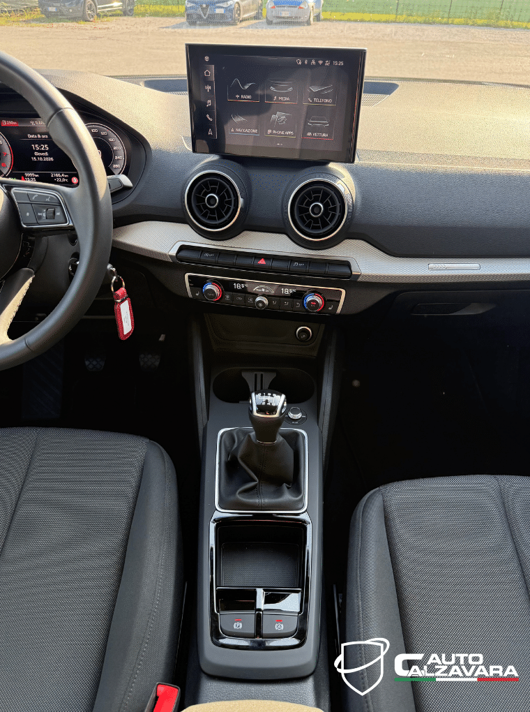Audi Q2 30 TFSI Business / SA015092